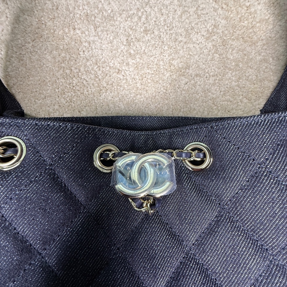 New Matthieu Blazy Chanel - 1st New Collection Launch - Chanel 25 Dark Denim SM - Picture 3 of 9